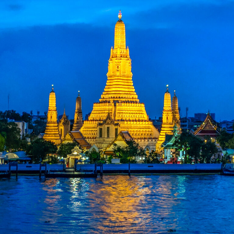 Wat Arun (Bangkok, Thailand) | Choose Your Adventure